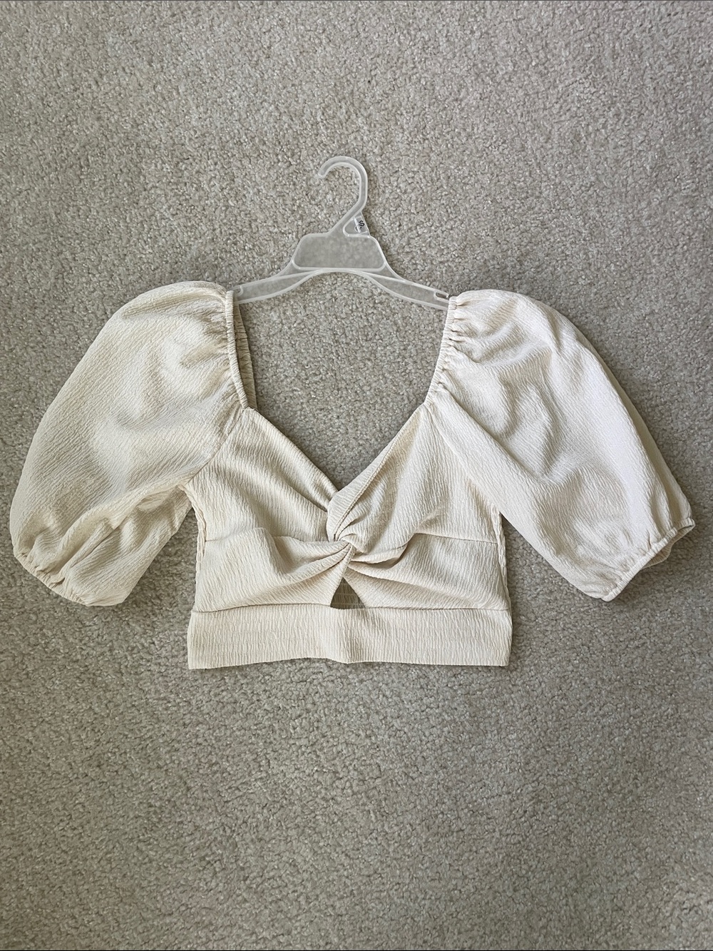 🛍️ 2/$30 | Cream Twist-Front Puff Sleeve Crop Top with Triangle Cut Out